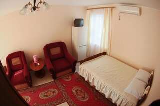 Гостиница Guest House Svetlana Саки Двухместный номер с 1 кроватью и балконом-2
