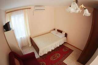 Гостиница Guest House Svetlana Саки Двухместный номер с 1 кроватью и балконом-4