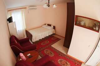 Гостиница Guest House Svetlana Саки Двухместный номер с 1 кроватью и балконом-1